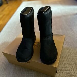 Women’s Ugg’s Classic Short Boots